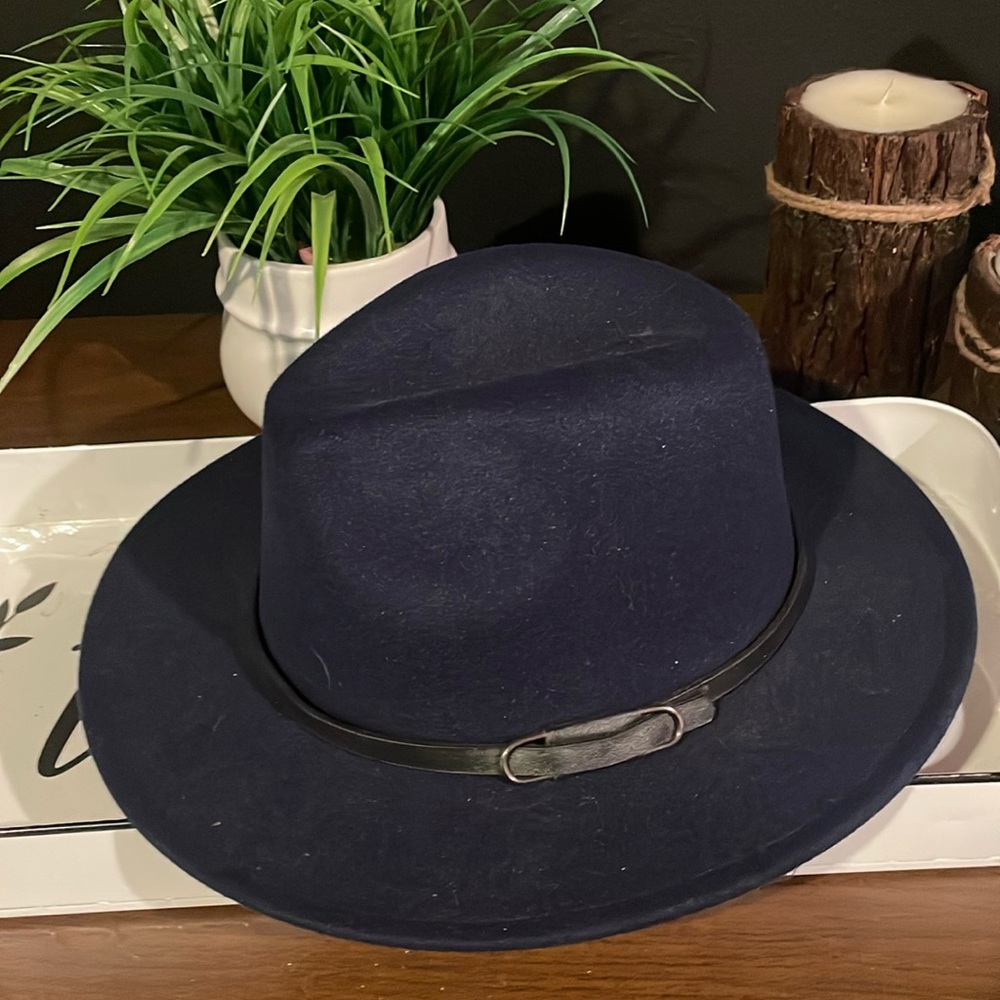 Navy felt hat with red felt on inside! Black band